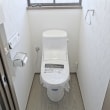 LIXILの最新素材「アクアセラミック」で出来ているトイレで、ヨゴレの原因になる水垢の固着を防いでくれます。
清潔で綺麗が長持ちするトイレ。