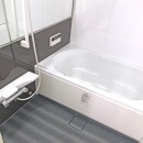 バスルームはLIXILのマンションリフォーム用システムバスルーム「リノビオV」に入れ替え。
カウンターと一体になった水栓が特徴的なSタイプ1317サイズです。