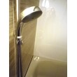 シャワーヘッド、シャワーホースはメタル調、浴槽はベージュ、床はグラニットライトブランのキレイサーモフロアをチョイス。