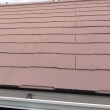 屋根にも断熱セラミック塗料「ガイナ」を塗布していきます。
中塗り、上塗りと2回ガイナを塗り、規定の塗膜厚にしていく事で、遮熱、断熱、他たくさんの機能を発揮します。