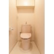 薄型タンクですっきりとしたデザインのトイレです。色はパステルピンクを選択し、温かみのあるトイレになりました。