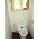 １階トイレはタンクレストイレ（リフォーム用）
を採用しました。
床もサニタリー用のフローリングを施工しました。
