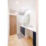 空間と光を有効活用したストレスフリーな洗面所（2階）