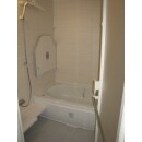 一戸建てですが浴室が特殊サイズのため、TOTOマンション用リモデルバスWA1813サイズを採用しました。