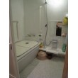 浴室はワンサイズ大きいTOTOスプリノ1317に交換しました。ソフトカラり床と魔法瓶浴槽で、快適なバスタイムが楽しめます。