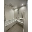マンションの浴室をタカラスタンダード「グランスパ」へリフォーム。ホワイトでまとめたホテルライクな浴室空間です。