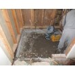既設の浴室を解体したら、タイルからの漏水で木部の一部が腐食していました。強度が不足して入る部分は取り替えたり、補強したりしてから次工程に進みます。