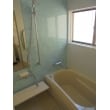 淡いライトブルーのアクセントパネルがお洒落な断熱浴室完成です。
