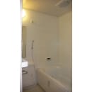 施工後　白を基調とした壁パネルをご採用され明るく清潔感のある浴室に仕上がりました。