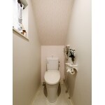 590.白く爽やか。清潔感溢れるゆったり空間のトイレ