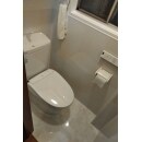トイレは節水型を採用、壁はパネルを貼り、お掃除ラクラク。