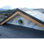 和風の家に似合う高性能鉄板屋根で汚れと熱をシャットアウト！