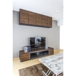 壁面収納をTVボードに。空間を無駄にしないシンプル家具。