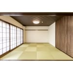 琉球畳でモダンな和室に。押入れも大型クローゼットに造作。