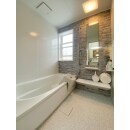 在来工法のタイルの浴室から、ユニットバスへリフォームをしました。
お掃除のしやすさや断熱性の優れたお風呂は、家事も楽になり快適な空間となりました。
