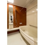 広々浴室にワイド浴槽が入って、さらに広く快適なバスタイムに！