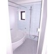 TOTOのマンションリモデルバスルーム、WBシリーズを採用。
既存ユニットバスと、躯体の間の空間を利用して移動。
洗面室を広げ、無駄な空間をなくしました。
まゆ型の浴槽で、のびのびと入浴していただけます。
また復興支援・住宅エコポイント対象の、湯温度の低下がゆるやかな高断熱浴槽です。