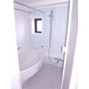 TOTOのマンションリモデルバスルーム、WBシリーズを採用。
既存ユニットバスと、躯体の間の空間を利用して移動。
洗面室を広げ、無駄な空間をなくしました。
まゆ型の浴槽で、のびのびと入浴していただけます。
また復興支援・住宅エコポイント対象の、湯温度の低下がゆるやかな高断熱浴槽です。