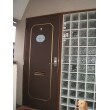 ■施工前です■
シンプルなタイプの玄関ドアでした。