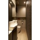 トイレは壁材をエコカラットにし、デザイン性と機能性をＵＰ。