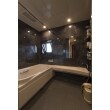 浴室はLIXILのスパージュの1620サイズ、濃いめのシックな色合い。
