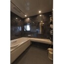 浴室はLIXILのスパージュの1620サイズ、濃いめのシックな色合い。