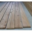 床材として使用した、無垢の杉板です。杉は、匂いも良く材質が柔らかいので、裸足でも心地よくなじみます。
