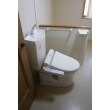 2階ニトイレ増設のご要望、物置をトイレに変更し腰壁で物置スペースを残し区分けしました。