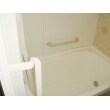 トクラス製　BeautSCⅢ。保温浴槽でお湯の温度低下も防ぎます。浴槽は人造大理石を使用しているので、お手入れも楽で、ピカピカなお風呂を保てます。