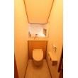 トイレは「リクシル　エレシャス」を採用。壁紙、フローリングも変えて、明るいトイレになりましたね。