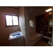 小さな浴室をサイズアップしてバリアフリー化し洗面所も小さくせず、廊下と導線の変更で高齢者にも優しい空間をつくりました。