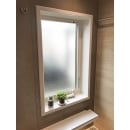 窓が古いと暖かい空気が逃げてしまうだけでなく、
冷たい外気が入ってくるので、ヒートショック の原因にも・・・

浴室リフォームと一緒に窓も断熱効果のあるものにすることをおススメします。