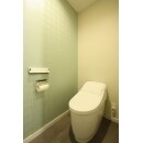 トイレは、ミントグリーンの落ち着く空間になりました。LIXIL プレアスLSタイプで、すっきりとしたデザインが特徴です。
