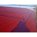 青空に真っ赤な屋根が映えます。エスケー化研株式会社のヤネフレッシュを使用しました。