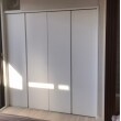 扉と棚で区切られていて使いづらかったクローゼットが、真っ白な使いやすいクローゼットに変わりました。