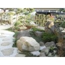 和室からの眺望や、趣のある空間にこだわった和風庭園工事です。