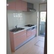 かわいのピンク色のキッチン
