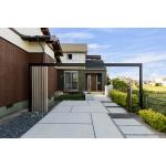 フレームで境界を印象づける門まわり