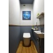 タンクレストイレにすることで空間がすっきりとした印象に。デザインだけでなく、お掃除もしやすいメリットがあります。