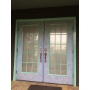 立派な玄関ドアですので、再利用を基本に塗装で手早く、安く綺麗にしましょう。