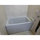 新しい浴槽です。水栓も温度調節機能付きサーモ水栓にしています。
