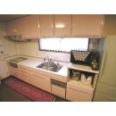 食器洗乾燥機や米ビツも全てシステムキッチンに埋め込む事により、使い勝手だけでなく、キッチン自体もスッキリとした空間になりました。