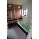 老朽化が進んだ浴室を一新。
グリーンの浴槽が爽やかな空間になりました。