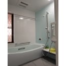 優しいグリーン基調の明るい浴室
TOTO　　浴槽の形が綺麗です。