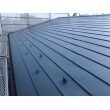 既存屋根の上に、ガリバリウム鋼板によるカバー工法を行いました。