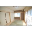 2階の和室は部分板畳に縁なし琉球半畳を使って
 みました。