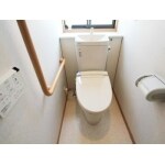 すっきり広々とした快適なトイレへ-2階