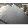 スレート瓦の屋根です。
長年の風雨で苔や色あせが目立っていました。
屋根を洗浄後、塗膜表面温度上昇を抑制し室内温度上昇を緩和する塗料を塗布しました。
ピカピカしたきれいな屋根に仕上がりました