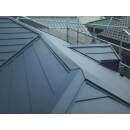 軽量で断熱性、耐久性に優れた金属屋根材【ガルテクト】で屋根の葺き替えをしました。