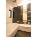 ﾄｸﾗｽ　SCⅡを採用　人造大理石製の浴槽で汚れもつきにくく、日々のお手入れも簡単。浴室暖房機付で快適な温度で入浴を楽しんでいただけます。
